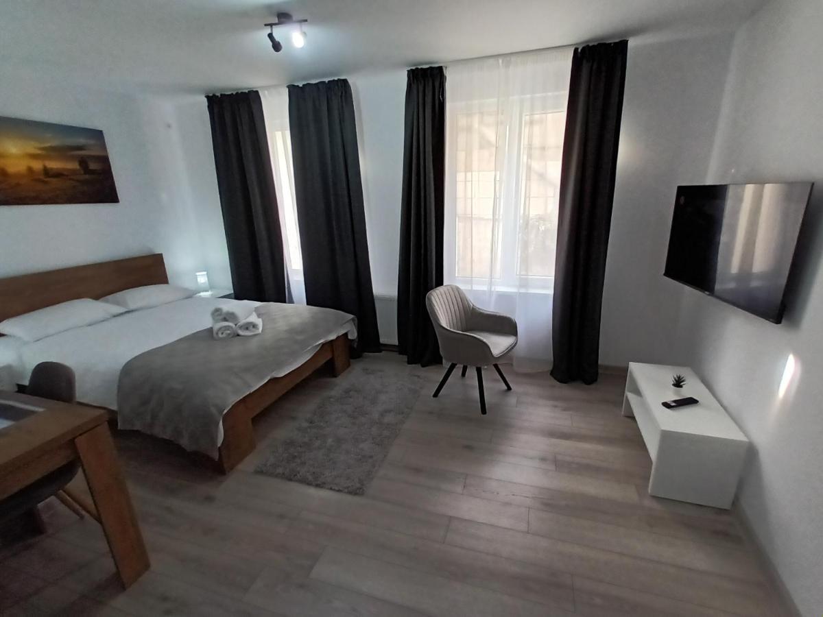 Old Town Studio Apartments Baia Mare Ngoại thất bức ảnh